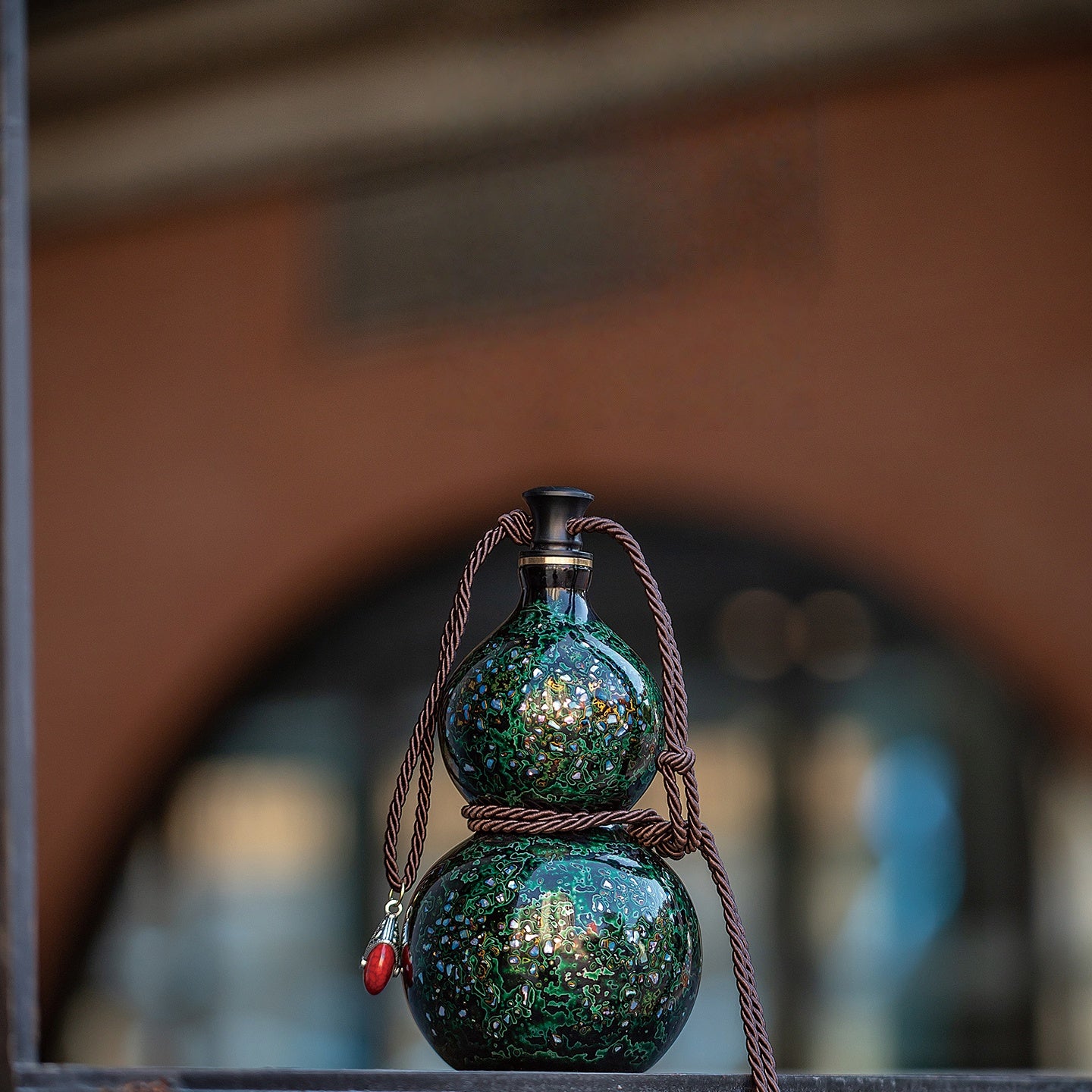 Handmade Fuzhou Lacquer Gourd Wine Flask – 750ml Water Bottle Ornament, Intangible Cultural Heritage Artisan Gift