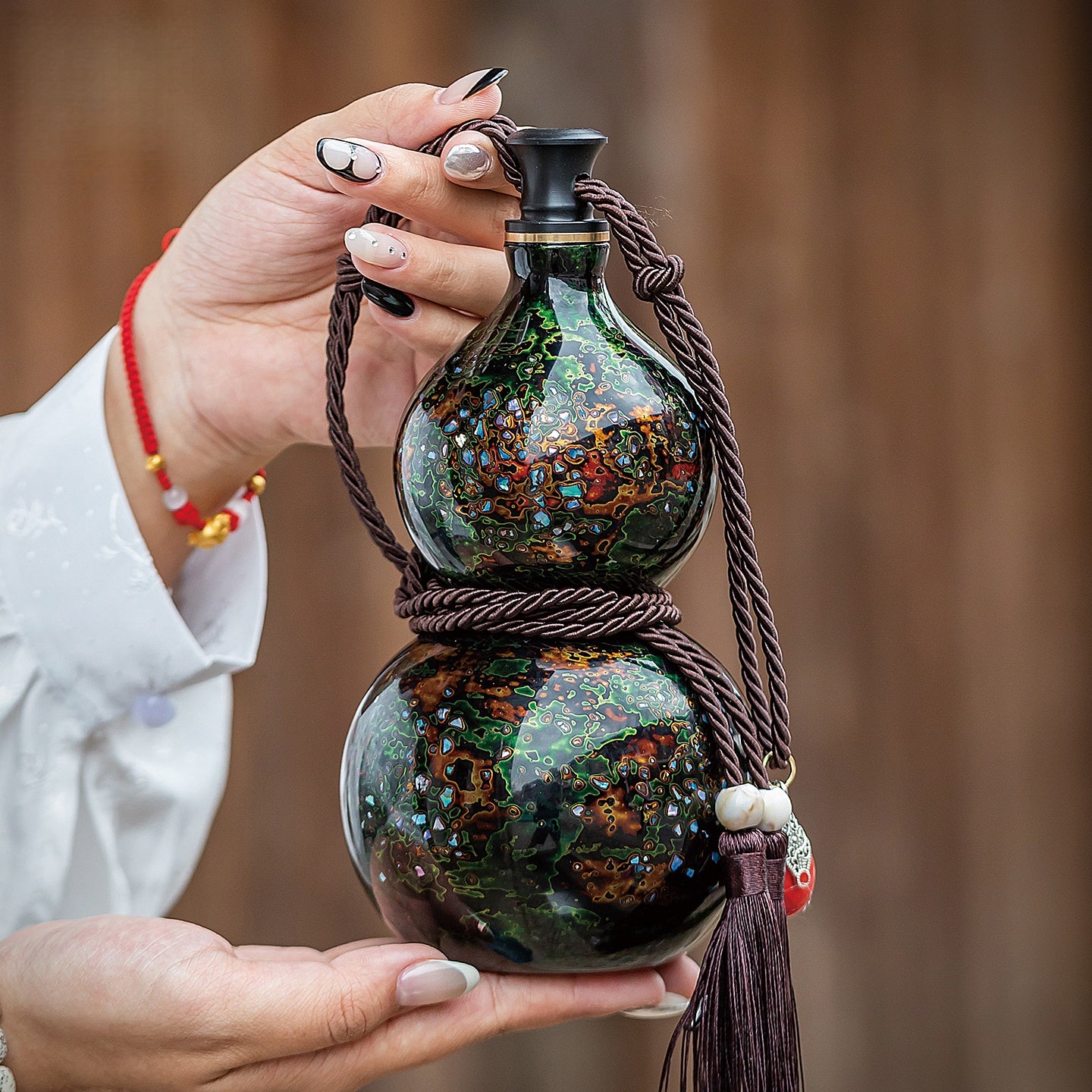 Handmade Fuzhou Lacquer Gourd Wine Flask – 750ml Water Bottle Ornament, Intangible Cultural Heritage Artisan Gift