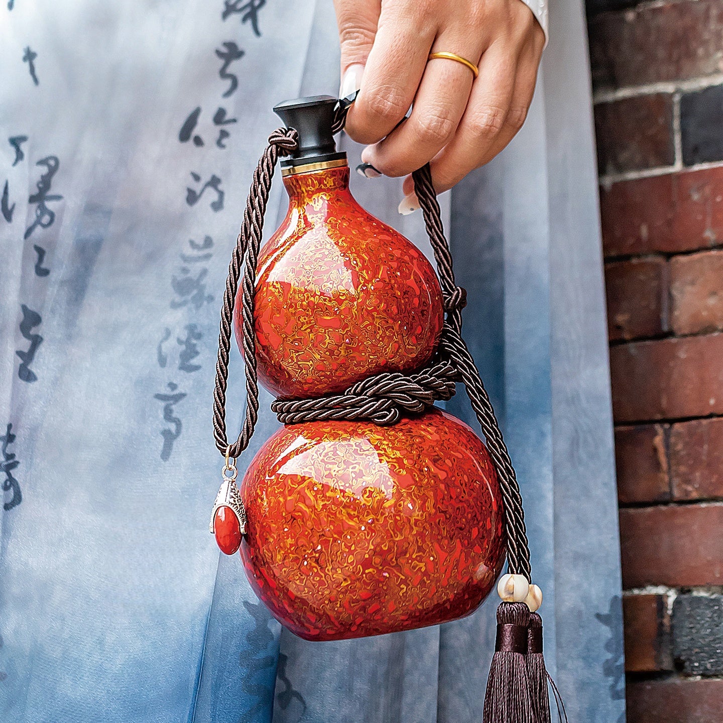 Handmade Fuzhou Lacquer Gourd Wine Flask – 750ml Water Bottle Ornament, Intangible Cultural Heritage Artisan Gift